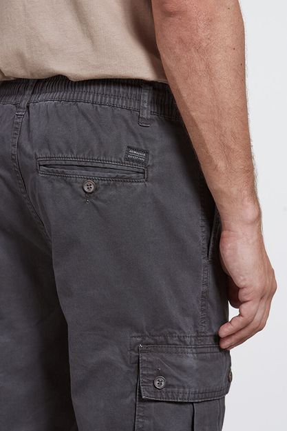 20489 - Calca cargo Caete - off black -Detalhe Costas-